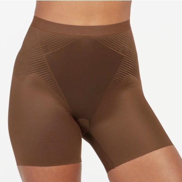 SPANX Thinstincts® 2.0 High-Waisted Mid-Thigh Short! - Picture 5 of 5
